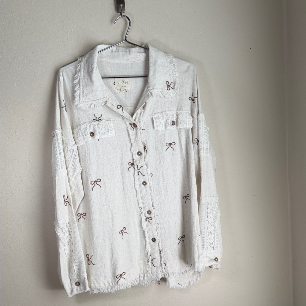 Umgee White Button-Down Shirt with Bow Embroidery - Picture 3 of 12